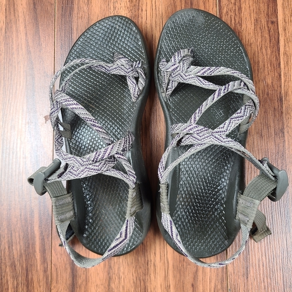 Chaco Classic Toe Strap Sandals Women Size 8 Purple, Grey Chevron Print